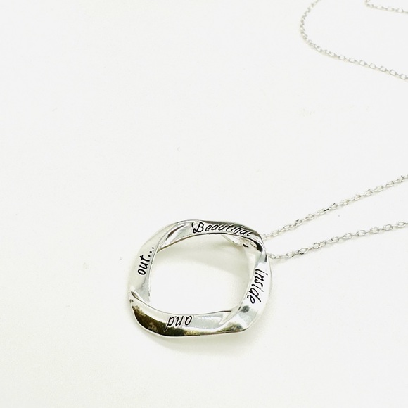 Vintage Silver Beautiful Dainty Pendant Necklace - Picture 11 of 16